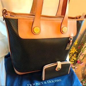 ‼️SUPER RARE DOONEY & BOURKE Cabriolet Tote and wallet